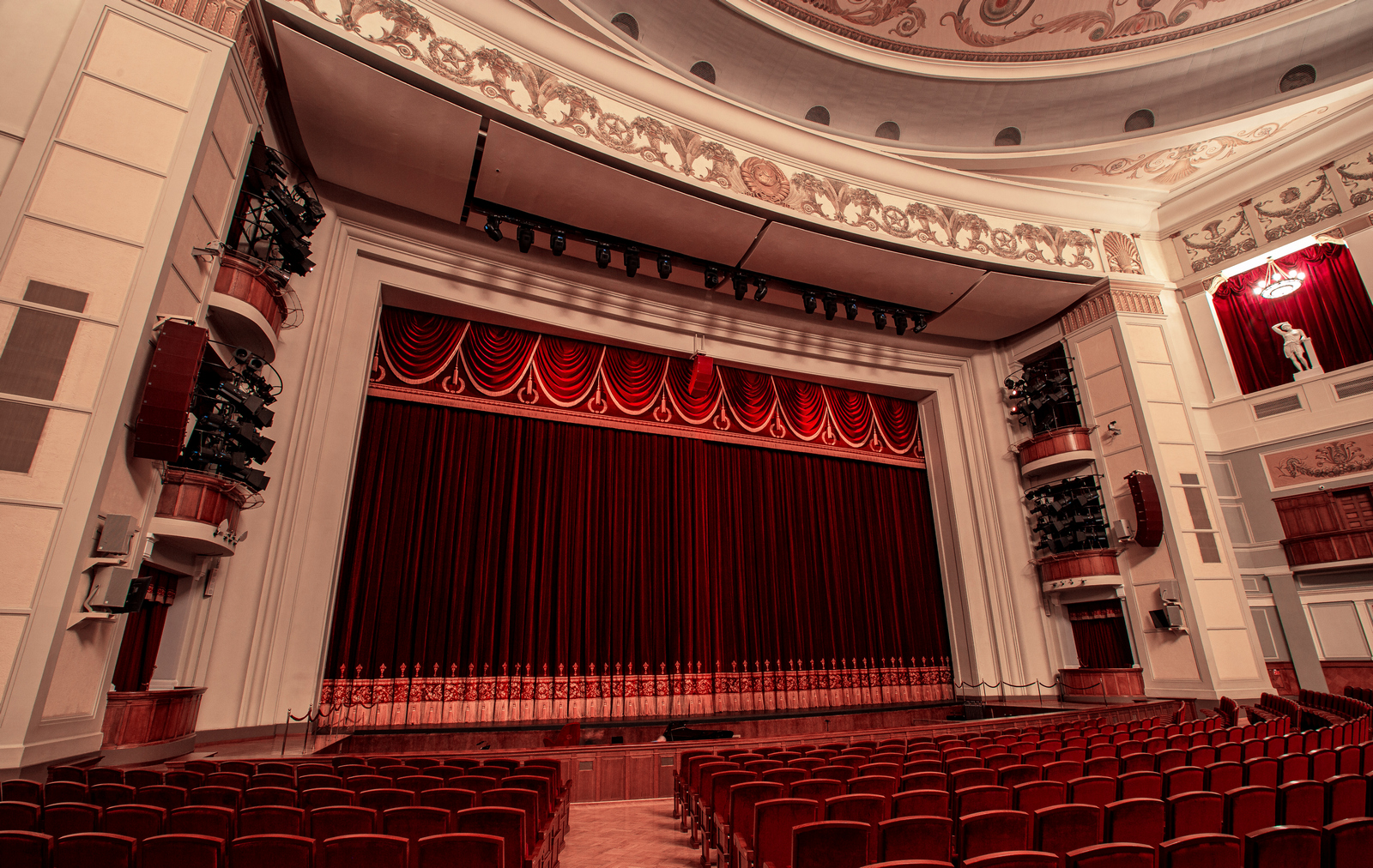 Оперный театр Новосибирск большой зал
