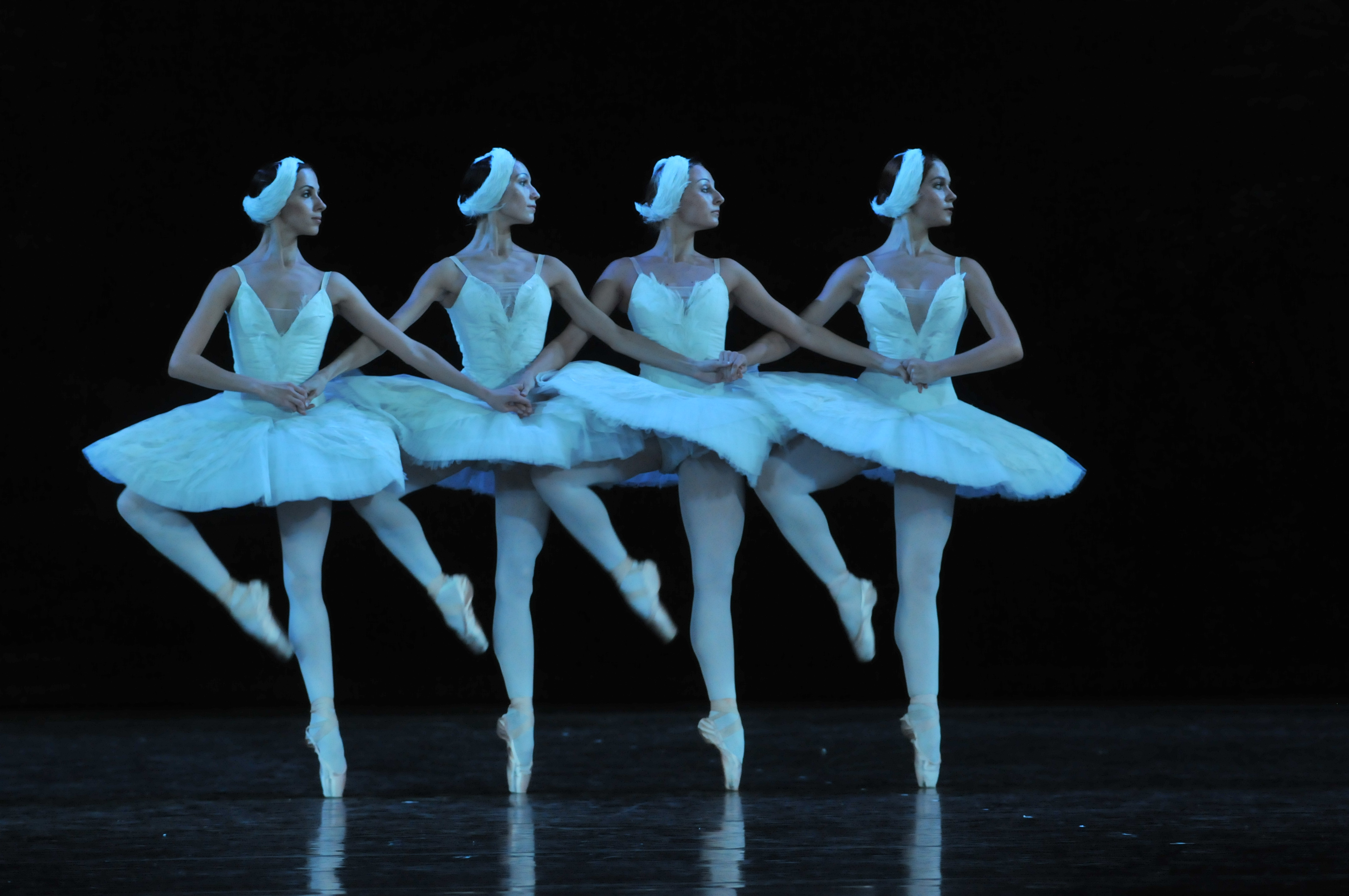 Танец лебедей из балета Лебединое озеро