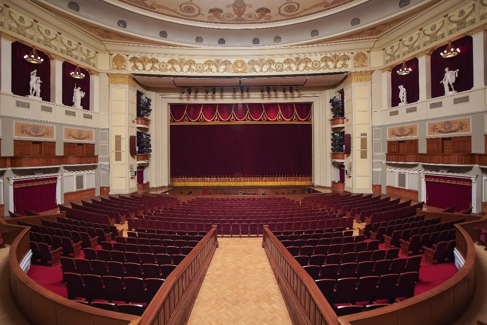 Оперный театр Новосибирск большой зал