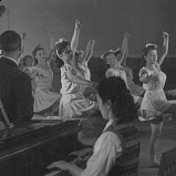 Балетная студия. Урок Д. Кирсанова. 1946 год.